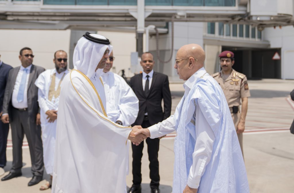 صوت الشعب الموريتاني/ في رحلةِ وفاءٍ ومواساة.. رئيس الجمهورية يصل الدوحة لتقديم واجب العزاء في رحيل الأمير الوالد الشيخ حمد بن خليفة.