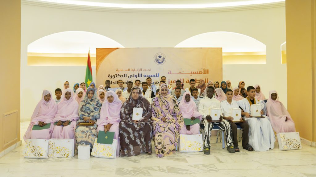 صوت الشعب الموريتاني/ في احتفالية نارية للقصر الرئاسي.. السيدة الأولى تتوّج “فرسان التميز” وتضع “المدرسة الجمهورية” على سكة الاختبار الحقيقي.