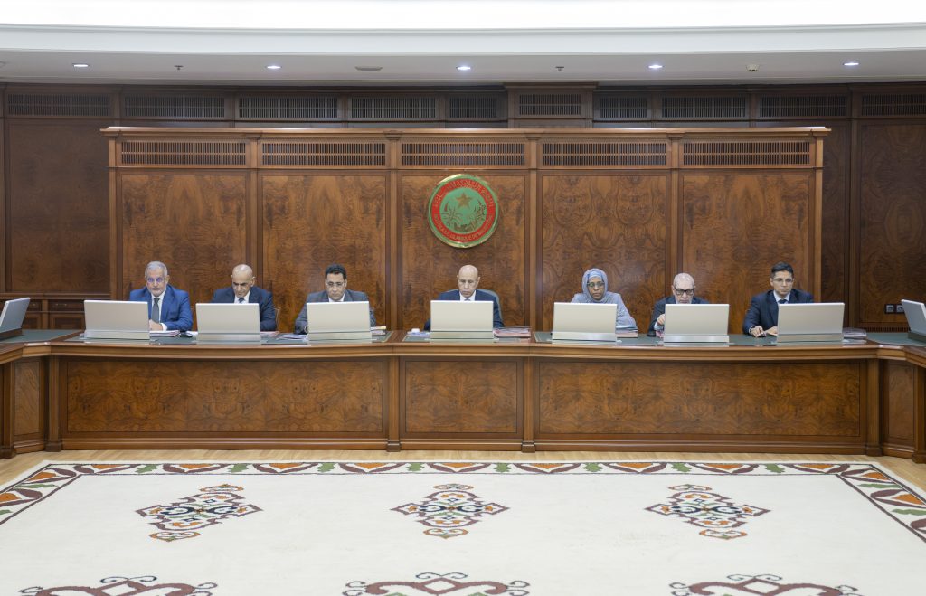 صوت الشعب الموريتاني/ تعديلات في مفاصل الإدارة الموريتانية.. مجلس الوزراء يعيد توزيع الأوراق ويختبر رهانات المرحلة الجديدة.